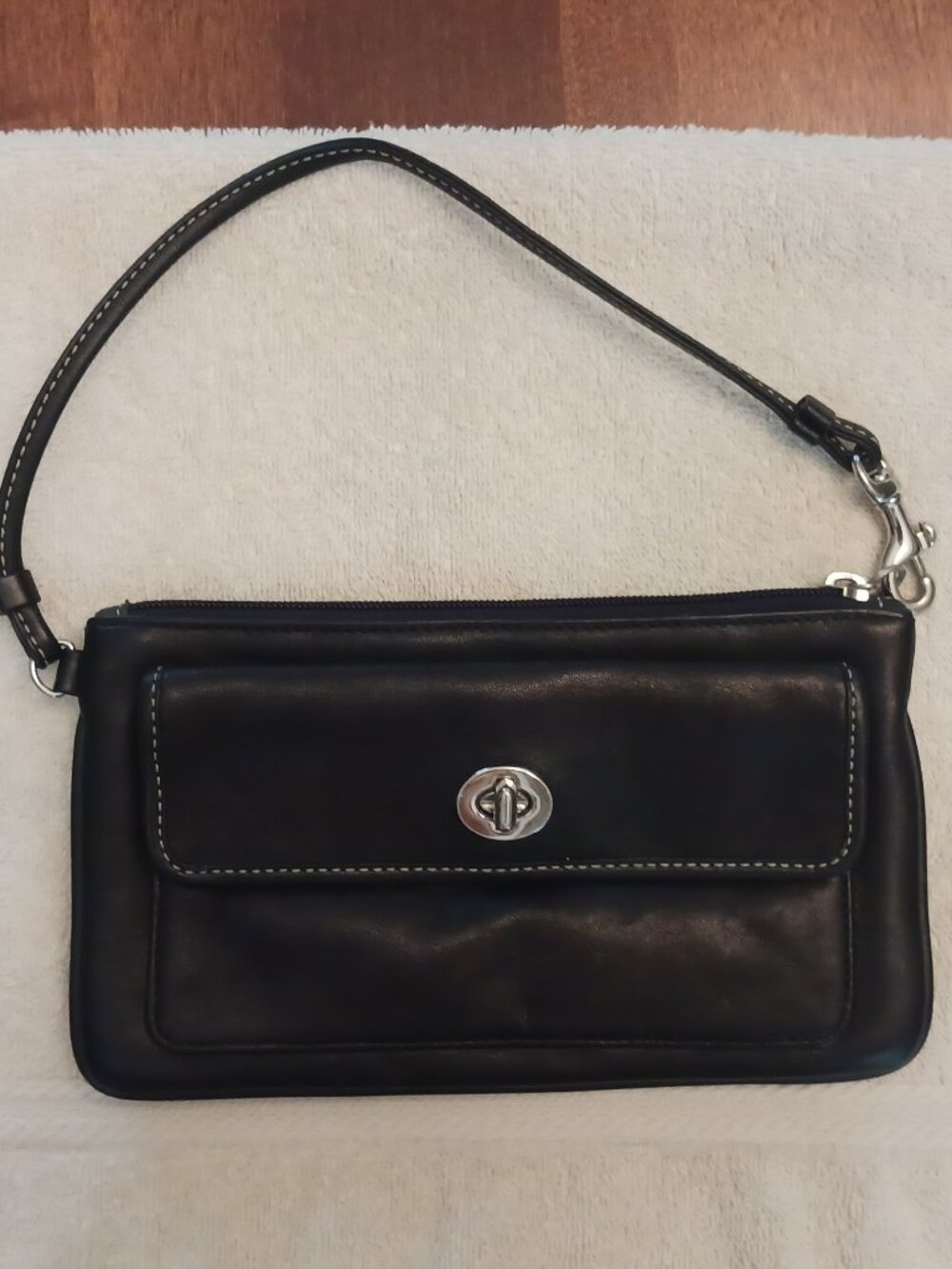 Vintage Coach Legacy black leather turn-lock wristlet